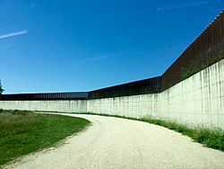United States-Mexico-border-wall-Progreso-Lakes-Texas