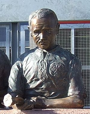 Werner Kohlmeyer statue.jpg