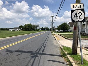 2022-07-16 14 14 19 View east along Delaware State Route 42 (East Commerce Street) at Delaware State Route 300 (Main Street) in Kenton, Kent County, Delaware