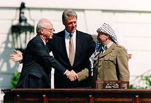 Bill Clinton, Yitzhak Rabin, Yasser Arafat at the White House 1993-09-13