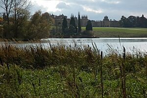Blenheim Palace and Queen Pool - geograph.org.uk - 1015794