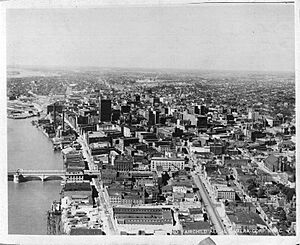 Cherry Street Bridge, Toledo, Ohio, 1920 - DPLA - 42bb05e85ef62b5ed18fc16d4f23b342