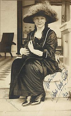 Danish ballerina Adeline Genee, Sydney, 1913 - photograph by May and Mina Moore (4330846545)