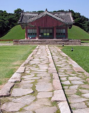 Korea-Seoul-Royal Tombs 0403-07 King Jungjong