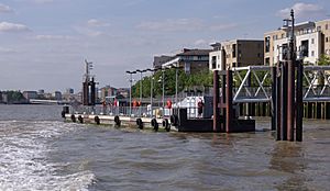 London MMB «Q9 Masthouse Terrace Pier.jpg