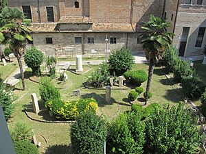 Museo della città di Rimini, cortile 02