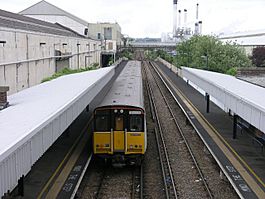 New Hythe railway station in 2005.jpg