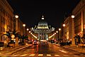 Petersdom bei Nacht Via della Conciliazione in Rome