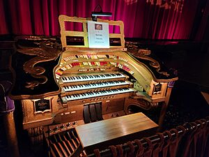 Redford Theatre organ 2