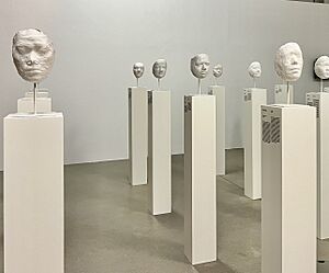 Sanja Iveković, Ženska kuća, 1998- 2002 Women’s House, 1998 - 2002