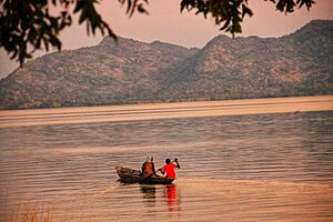 Traversée de la Benoué à pirogue
