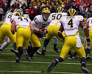 20081122 Nick Sheridan hands to Brandon Minor against Ohio State