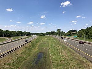2021-06-06 14 33 26 View north along New Jersey State Route 444 (Garden State Parkway) from the overpass for Bergen County Route 80 (East Ridgewood Avenue-Oradell Avenue) in Paramus, Bergen County, New Jersey