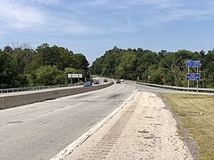 2022-09-04 10 48 30 View west along U.S. Route 30 (Coatesville-Downingtown Bypass) just west of the exit for Pennsylvania State Route 82 in Coatesville, Chester County, Pennsylvania