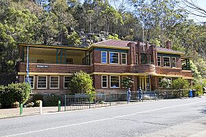 Bobbin head inn-1w