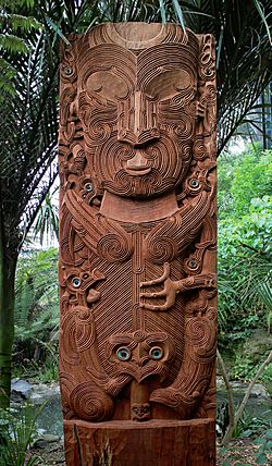 Carving of Tane nui a Rangi, at Auckland Zoo.jpg