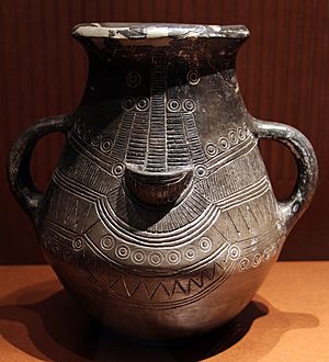 Ceramica nuragica, vaso con finto versatoio e decorazione geometrica a forma di nuraghe, da sardara, s. anastasia 02