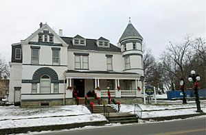 Guerrant Clinic Winchester Kentucky birthplace of Steve Farmer.jpg