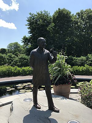 Statue of George Washington Carver at Missouri Botanical Garden