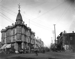 1st Ave looking northwest from Yesler Way toward the Yesler-Leary Building, Seattle, 1888 (WARNER 619)