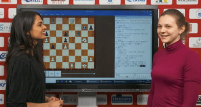 Anna Muzychuk discussing her game with Tania Sachdev (cropped)