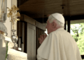 Bento XVI oferece a Rosa de Ouro ao Santuário de Fátima (12 de Maio de 2010)