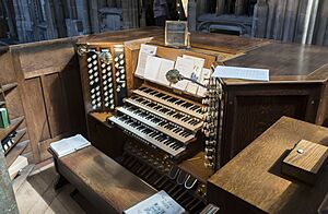 Bristol, St Mary Redcliffe church, organ console (48736281827)