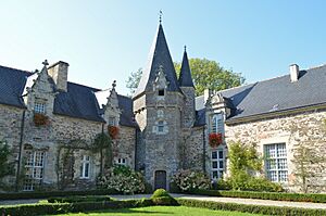 Château de Rochefort-en-Terre (cour 1)