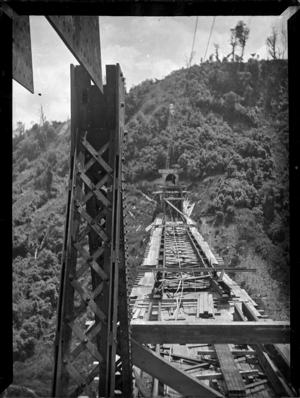 Makohine Viaduct under construction, ca 1900 ATLIB 308253