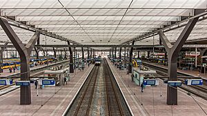 Rotterdam Central station overview (33453619126)