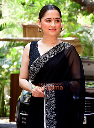 Sanjeeda Sheikh promoting Heeramandi.jpg