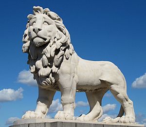 South Bank Lion (5809599144) (cropped)