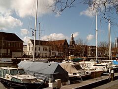 Vlaardingen plezierjachten in haven 2006-04-02 15.32