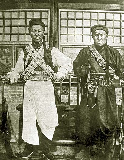 陶克陶胡与巴雅尔公在哲布尊丹巴的库伦冬宫 (1913).jpg