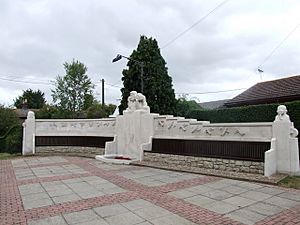 Aircraft monument, Eastchurch - geograph.org.uk - 1404737