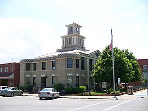 Burnsville City Hall, Former Yancey County Courthouse