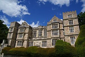 Fountains Hall - geograph.org.uk - 3520028.jpg