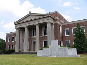 Lamar County courthouse in Barnesville