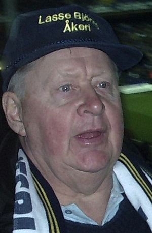Lars-Gunnar Björklund på White Hart Lane (cropped).jpg