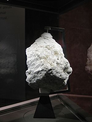 Lunar Ferroan Anorthosite (60025)