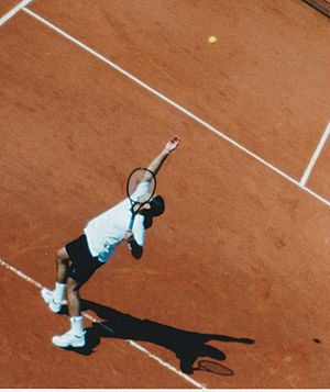 Marcelo Rios serving at French Open 2000