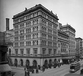 Metropolitan opera 1905 crop