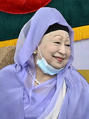 Muhammad Yunus and Khaleda Zia at Armed Forces Day ceremony, Senakunja, Dhaka, 2025-11-21 (cropped 1)