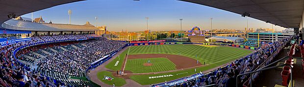 An evening game between the Toronto Blue Jays and New York Yankees – June 17, 2021