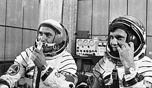 Prunariu and Popov Soyuz40d