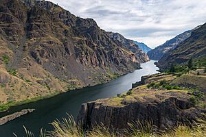 Snake River, Hell's Canyon Road, Idaho - DPLA - f093871da3a1279fc4ada15e8ecd4bcf