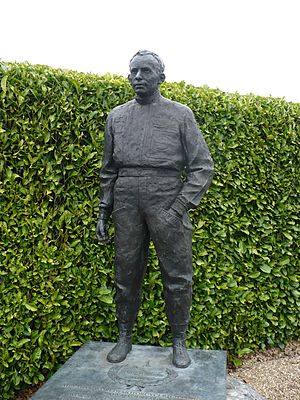 Statue of John Surtees at Mallory Park 001