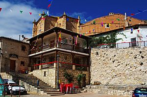 View of Argecilla with the town hall and the church 02.jpg