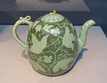 Wine ewer in the form of a melon, Korea, Goryeo period, 1100s-1200s AD, stoneware, black inlay under celadon glaze - Freer Gallery of Art - DSC04844