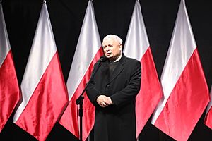01 Jarosław Kaczyński przemawia podczas odsłonięcia pomnika Lecha Kaczyńskiego